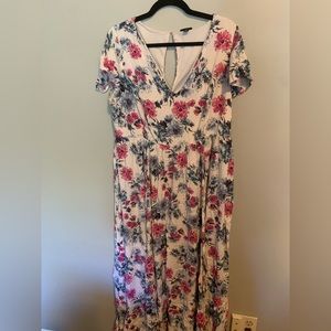 Torrid size 2x floor length floral dress w/ slit and keyhole back